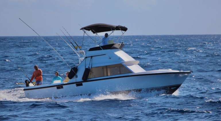 Bertram 31 Marina Sunset Lagoon Private Fishing and Snorkeling Charter