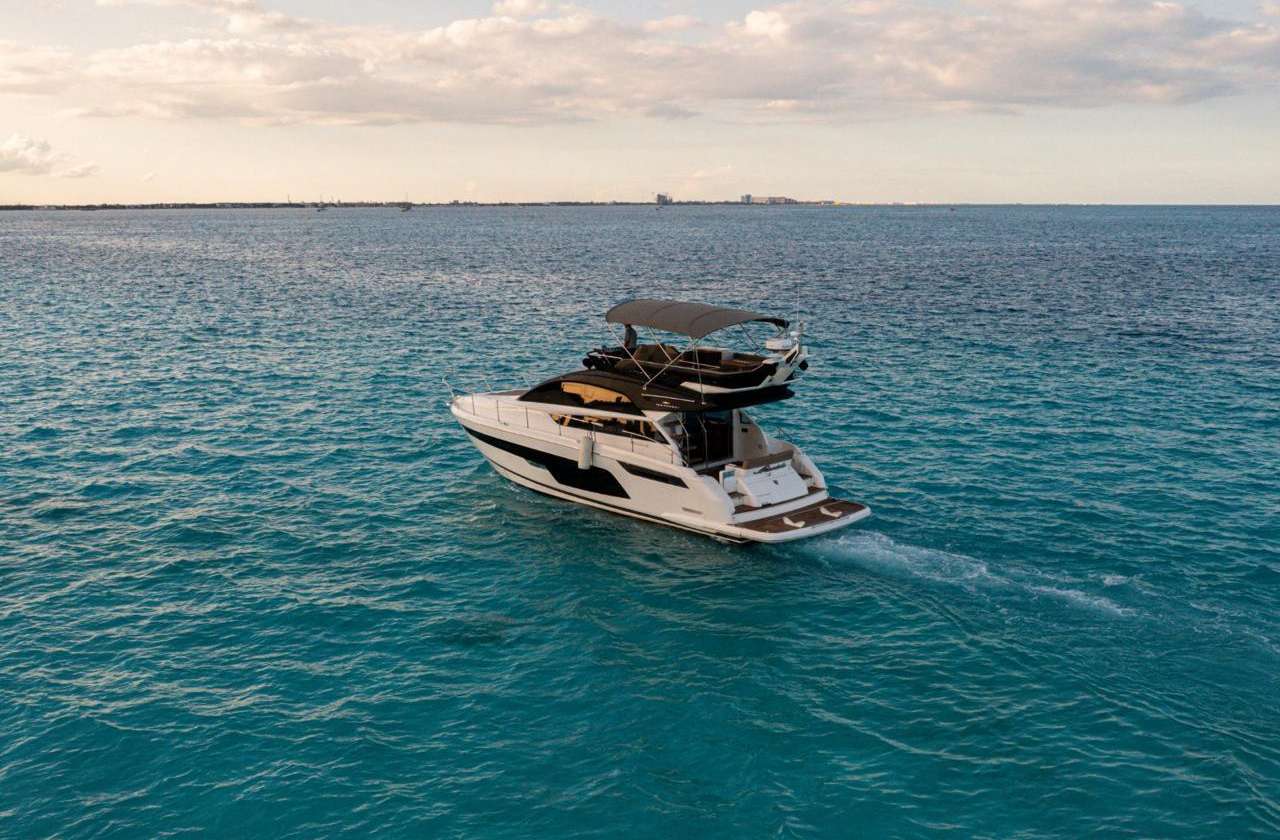 Fairline 50 Cancún Isla Mujeres Private Yacht Charter Luxury Experience